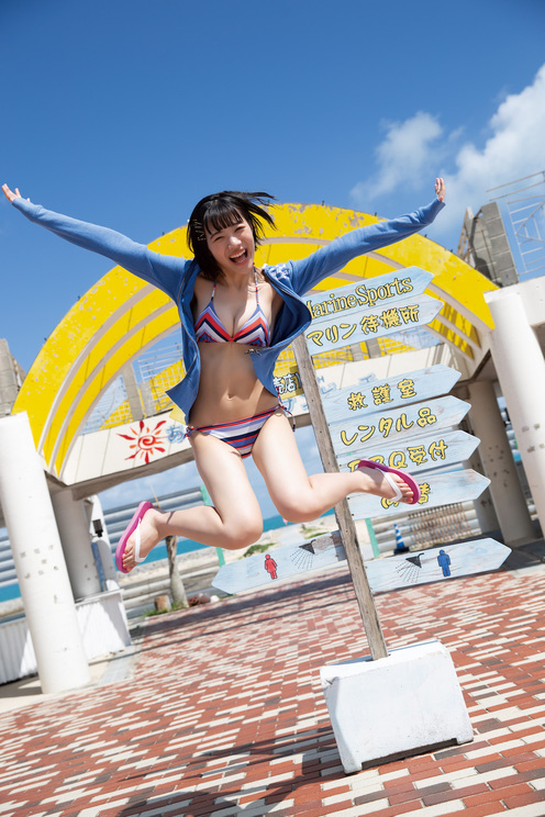 🍭 虹コン 的場華鈴、美バスト＆ボディが輝く水着姿などを披露！「夢が