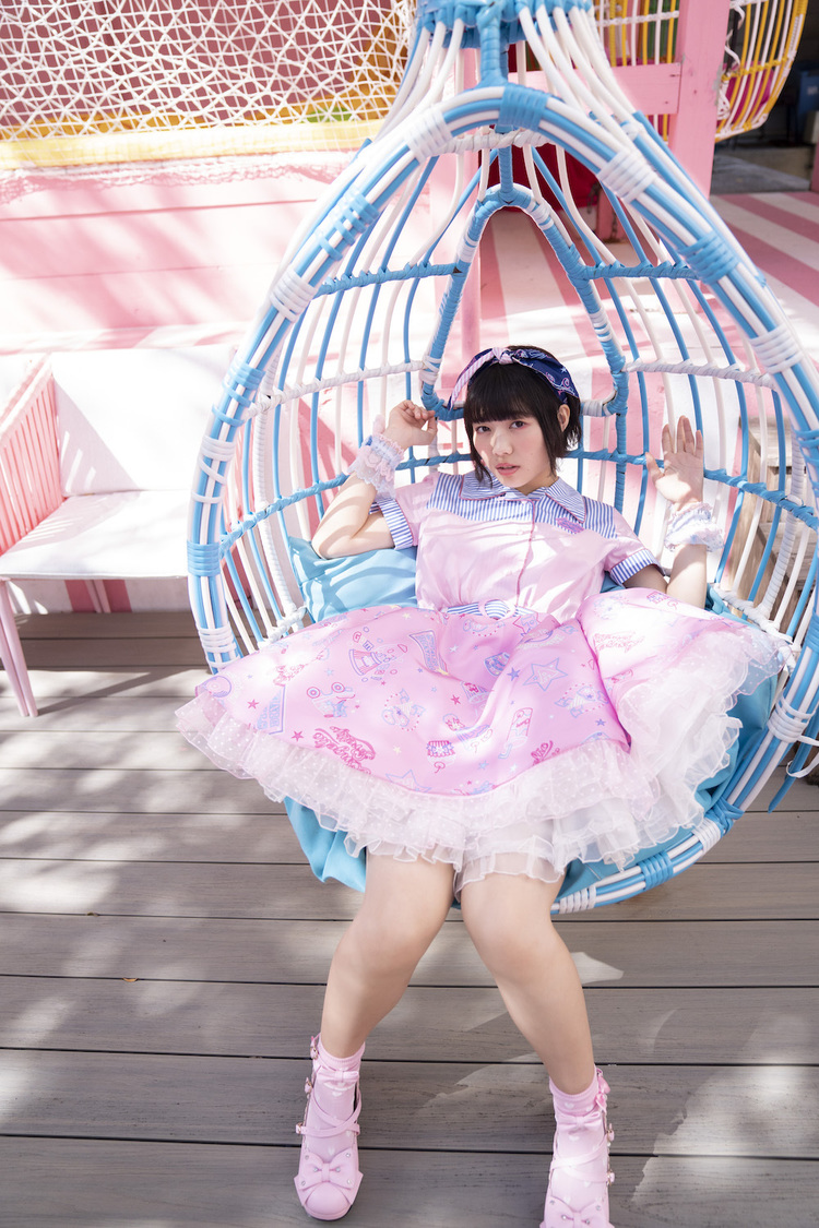 1stソロ写真集『太陽の向こう側』より