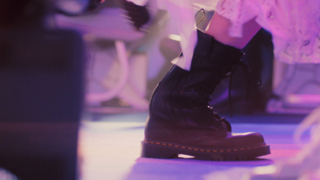 新CM「荒野⾏動『乃⽊坂46 LIVE IN 荒野』篇」より