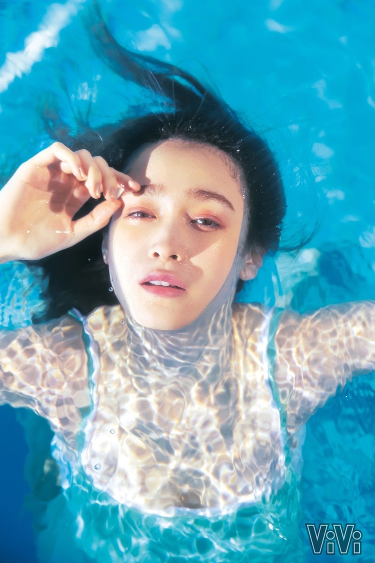 『ViVi2月号』より（藤井サチ）