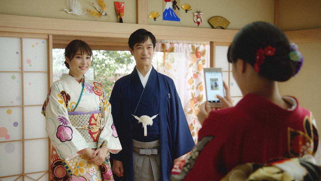 「お正月を写そう♪2021 くつろぎ新年会・遊べるチェキ」篇より