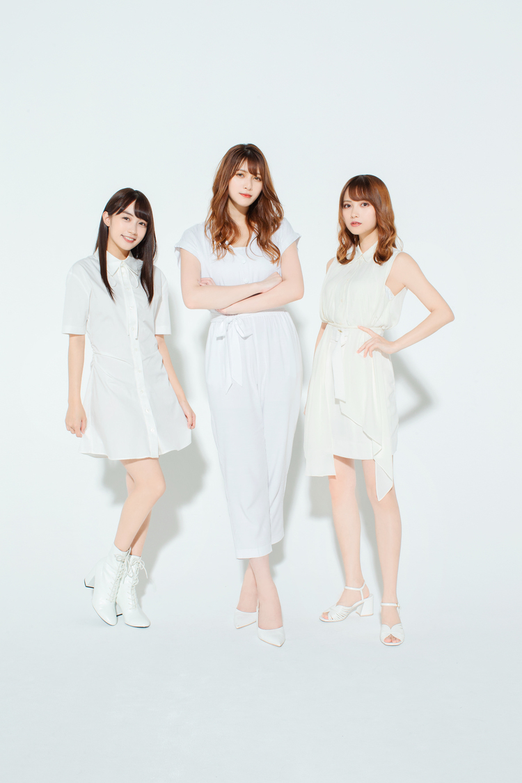 黒木ひかり、アンジェラ芽衣、桃月なしこ