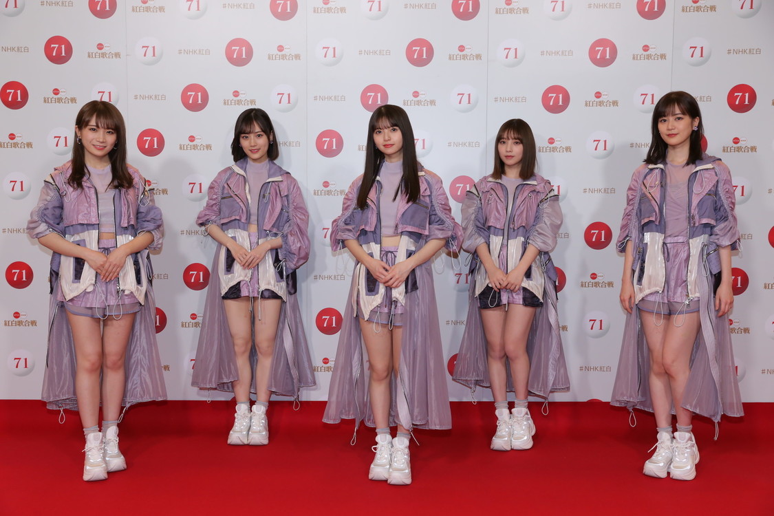 左から秋元真夏、山下美月、齋藤飛鳥、与田祐希、生田絵梨花（乃木坂46）『第71回NHK紅白歌合戦』リハーサルより