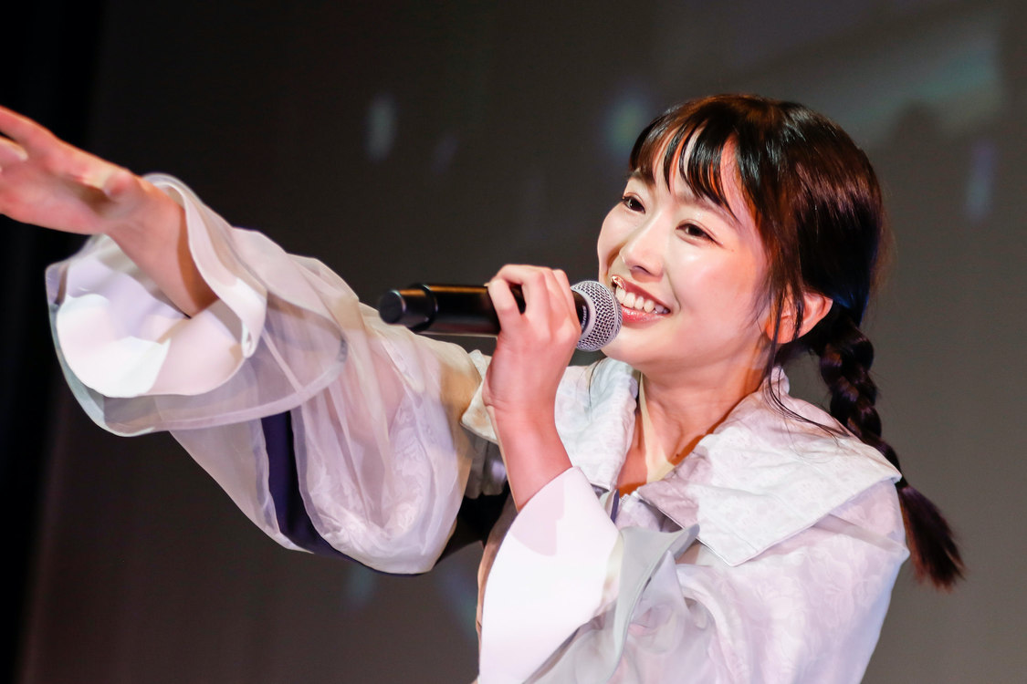 吉沢朱音（#ババババンビ）　カメラマン：（c）藤井拓／（c）1976, 1990, 2001, 2020 SANRIO CO., LTD.