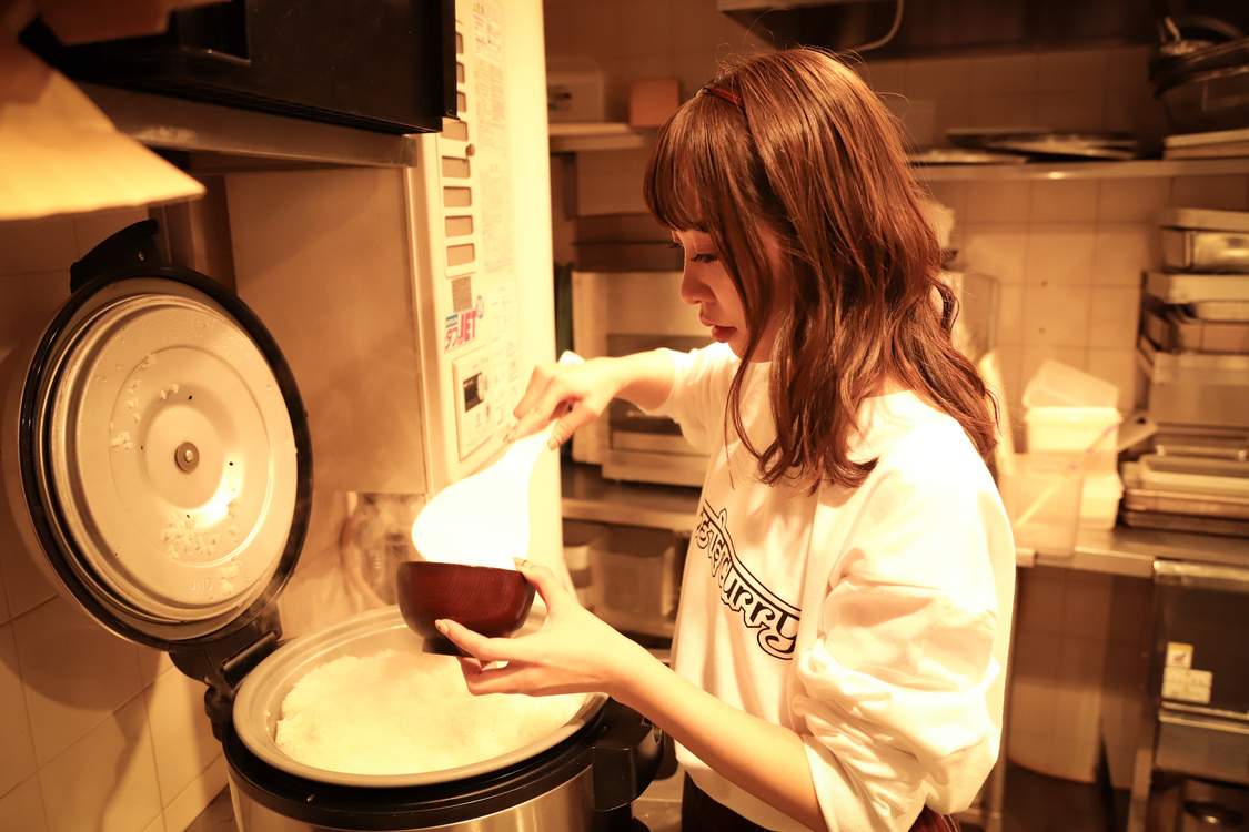 木村ミサ　カレー調理風景