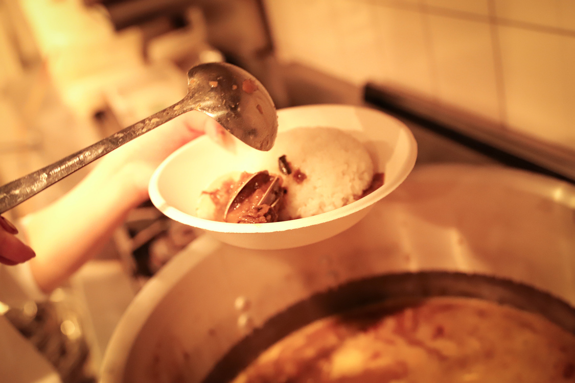 木村ミサ　カレー調理風景