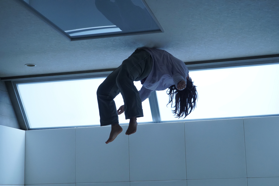 場面写真　©2021 「樹海村」製作委員会