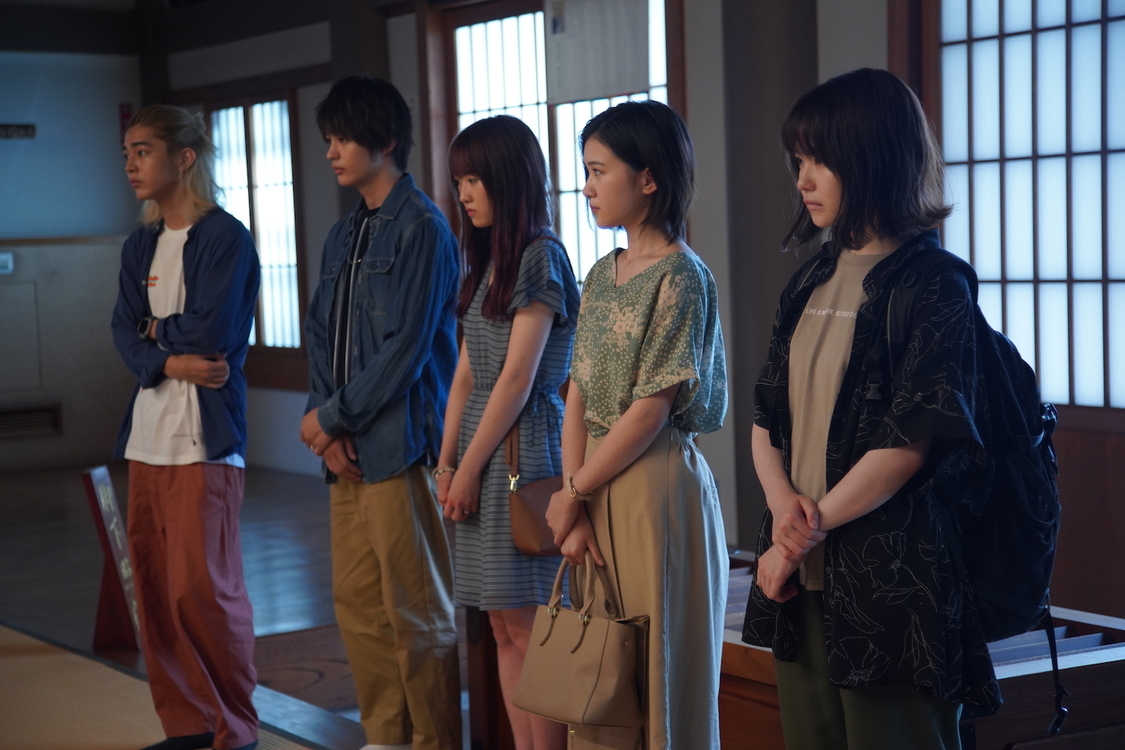 場面写真　©2021 「樹海村」製作委員会