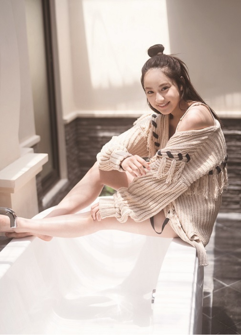 平祐奈写真集『Comme le Soleil』（東京ニュース通信社刊）