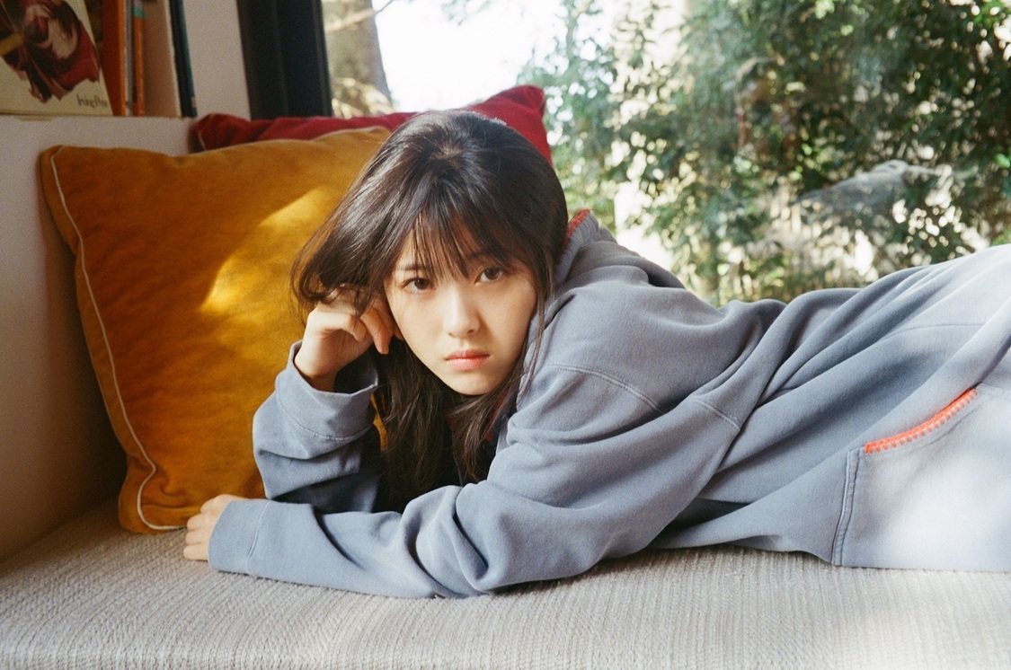 画像 浜辺美波 撮影 後藤啓太 W 浜辺美波 大人っぽくエモーショナルな姿を魅せる メモリアルカレンダー発売決定 画像 浜辺美波 撮影 後藤啓太 W 浜辺美波 大人っぽくエモーショナルな姿を魅せる メモリアルカレンダー発売決定