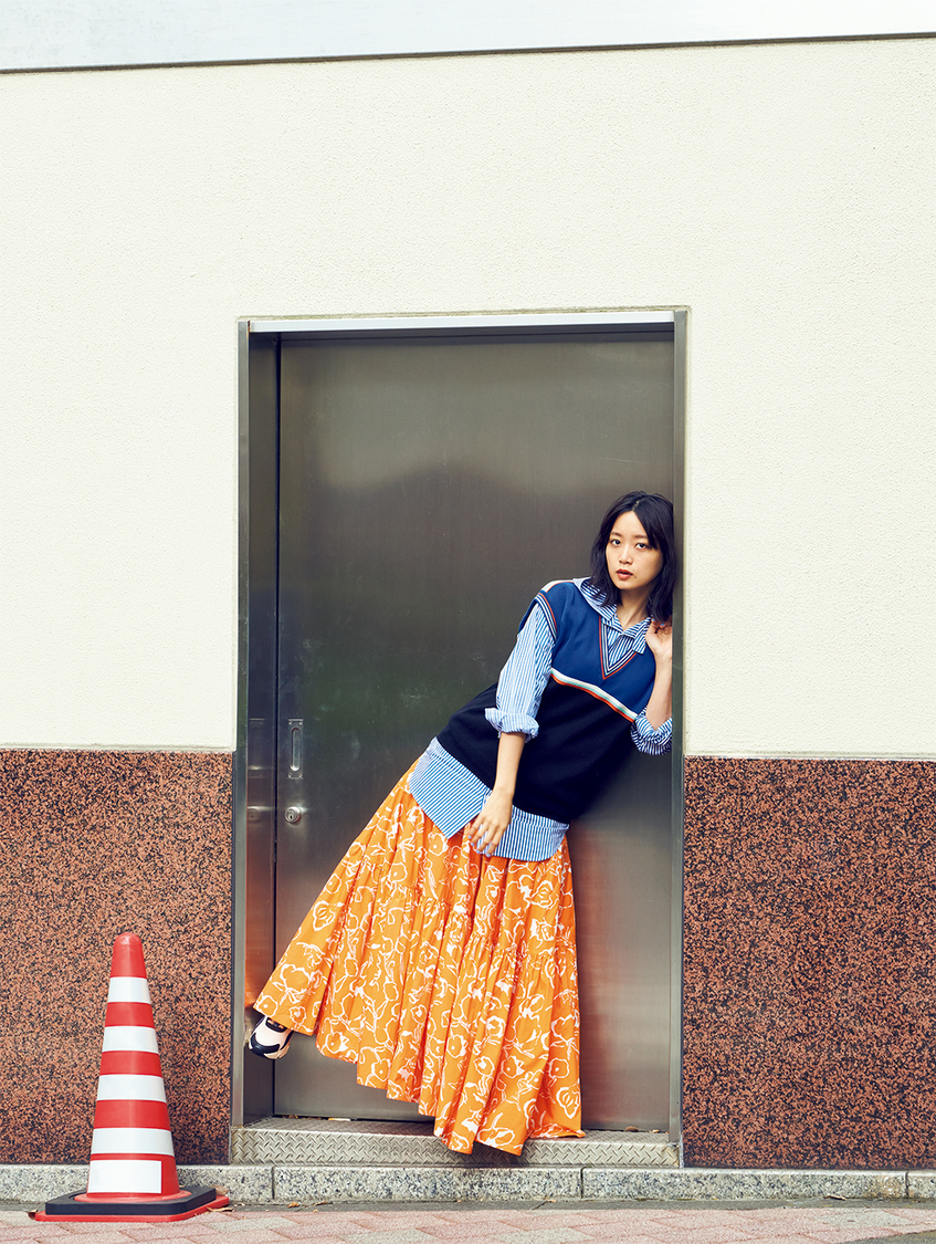 深川麻衣『装苑』2021年3月号より（撮影：神藤剛）