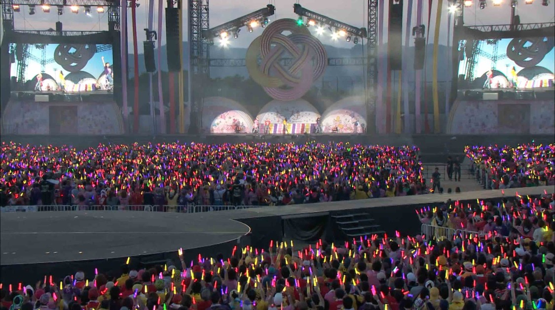 「勝手に君に」ライブ映像より