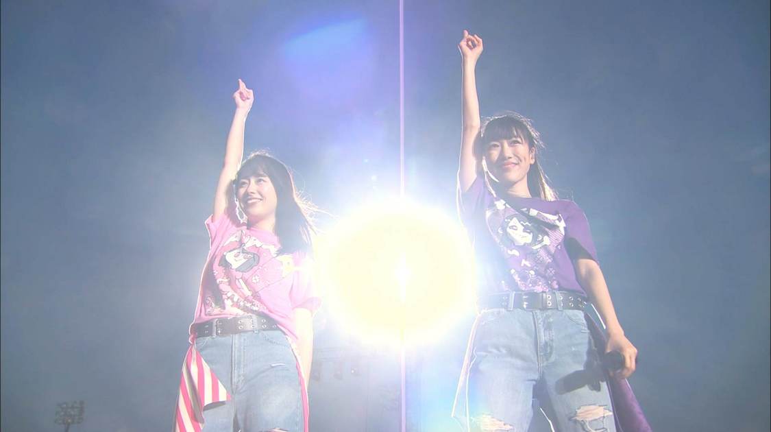 「勝手に君に」ライブ映像より