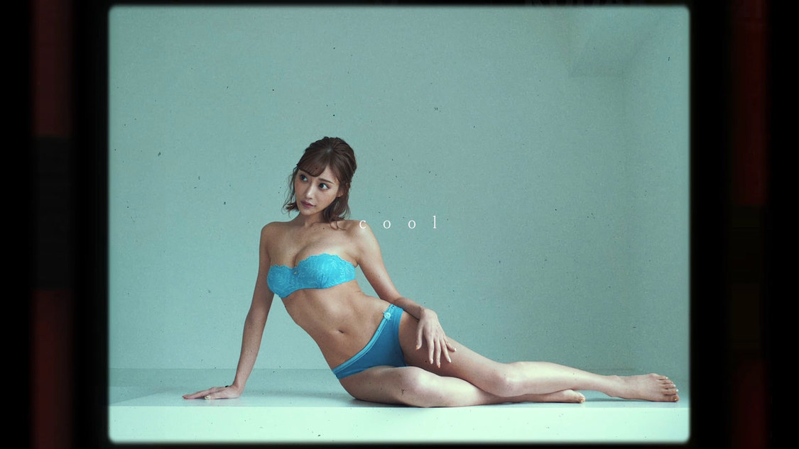 明日花キララDMM動画サムネイル（(C)光文社／週刊『FLASH』　撮影：佐藤佑一）