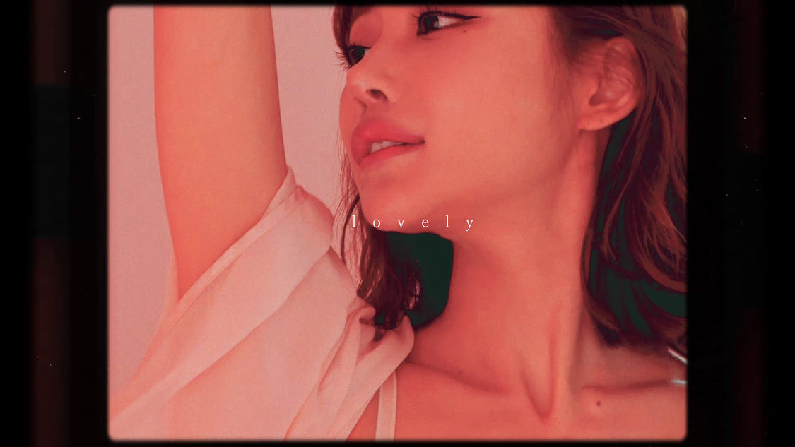 明日花キララDMM動画サムネイル（(C)光文社／週刊『FLASH』　撮影：佐藤佑一）