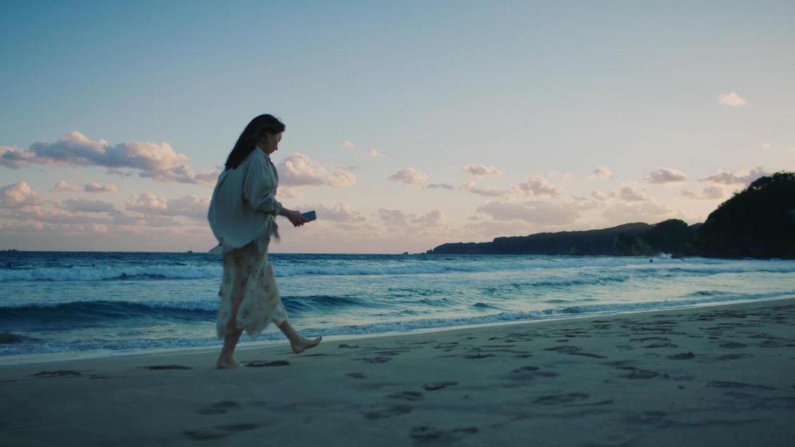 WEB CM「新しい生き方に、のりかえよう。砂浜」篇