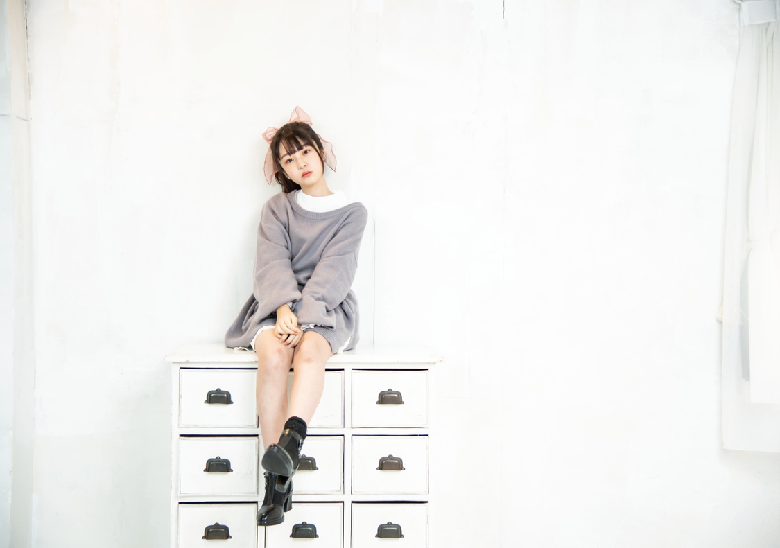 momo-モモ- 写真集『卒業アルバム』裏表紙