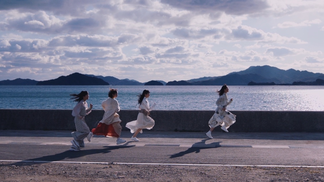 「独り言で語るくらいなら」MVより　©STU/KING RECORDS