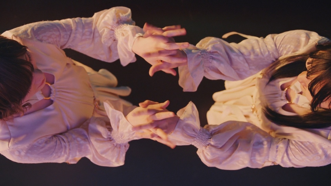 「独り言で語るくらいなら」MVより　©STU/KING RECORDS