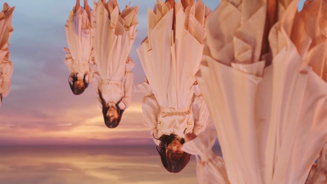 「独り言で語るくらいなら」MVより　©STU/KING RECORDS