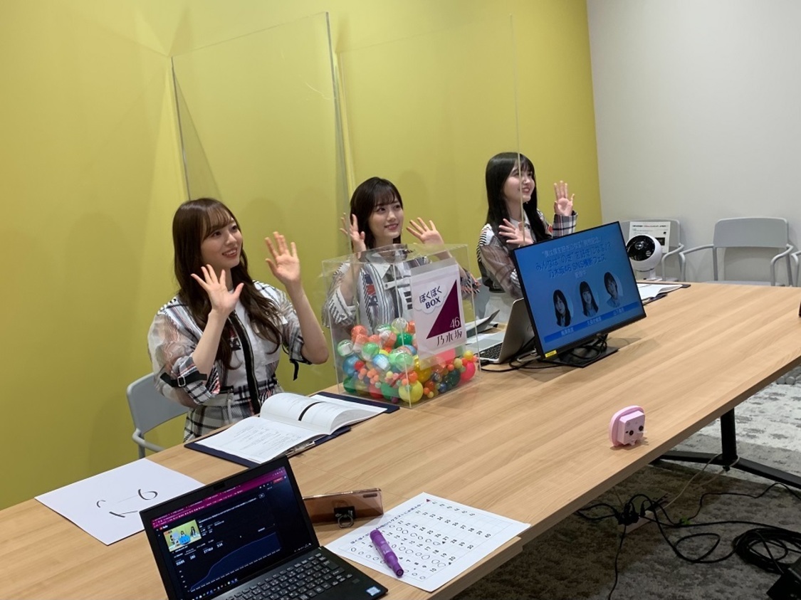 左から梅澤美波、山下美月、久保史緒里（乃木坂46）