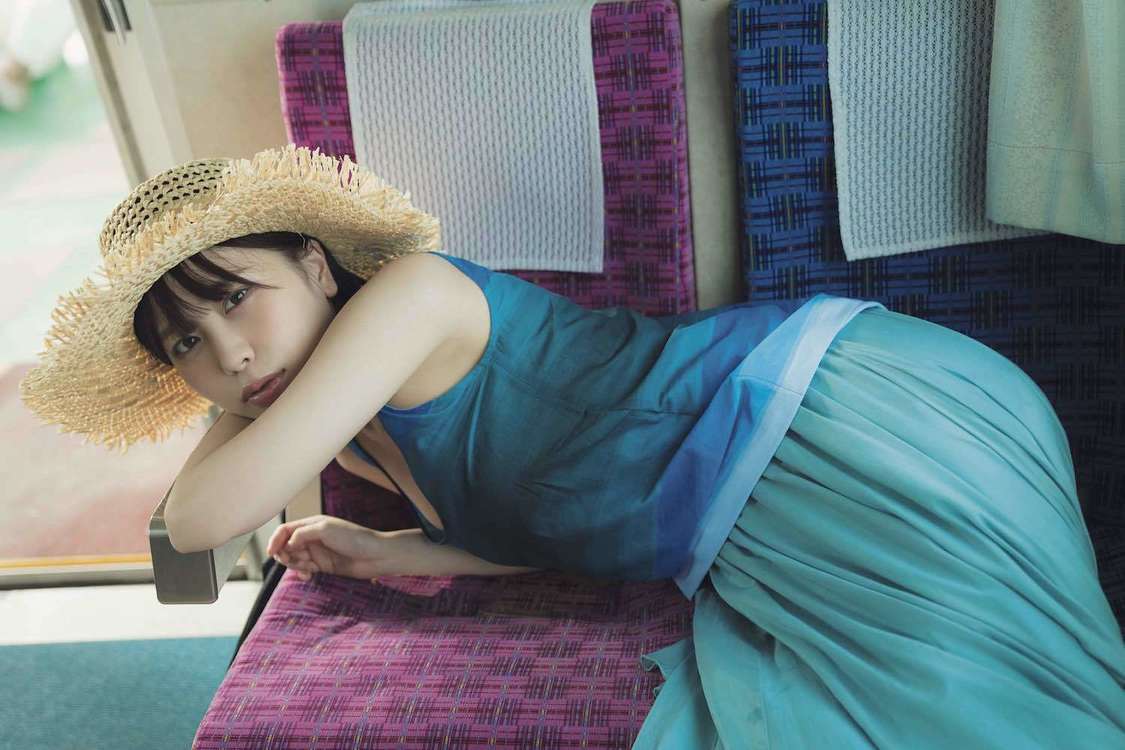 宮内凛1st写真集より