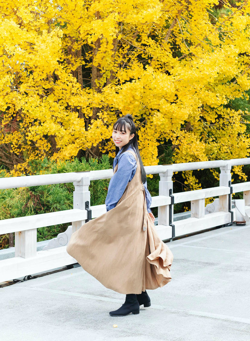 『小林愛香 CALENDAR & PHOTOBOOK 2021.4-2022.3』掲載カット