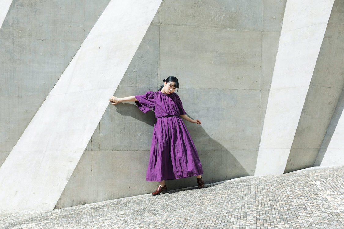 『小林愛香 CALENDAR & PHOTOBOOK 2021.4-2022.3』掲載カット