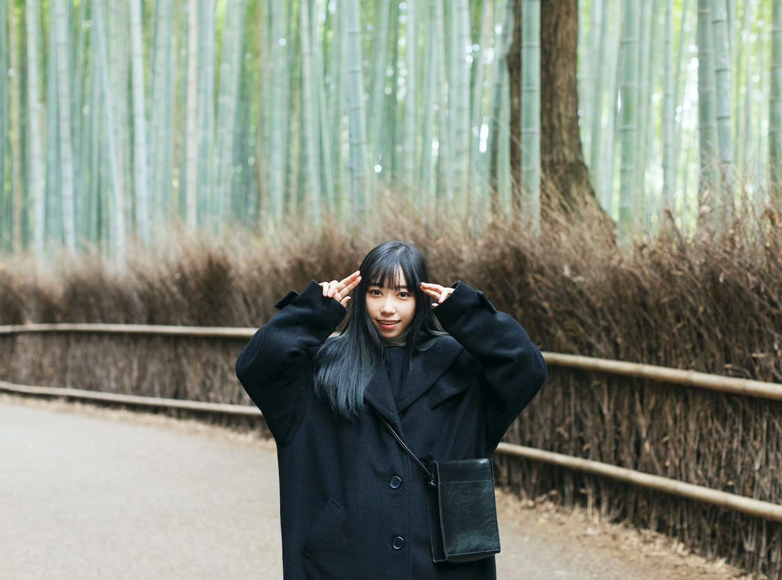 『小林愛香 CALENDAR & PHOTOBOOK 2021.4-2022.3』掲載カット