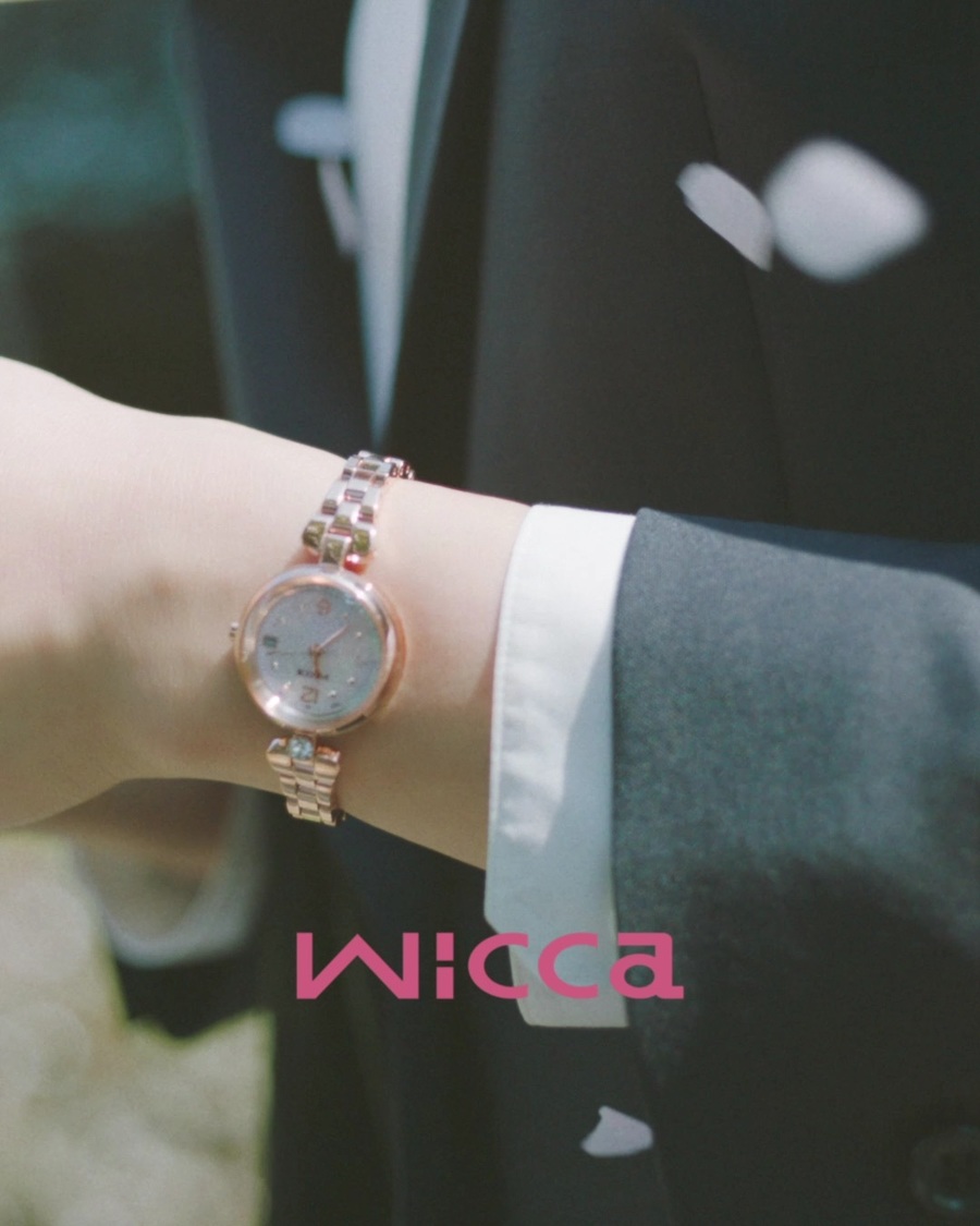 Web動画「上を向くだけで」より