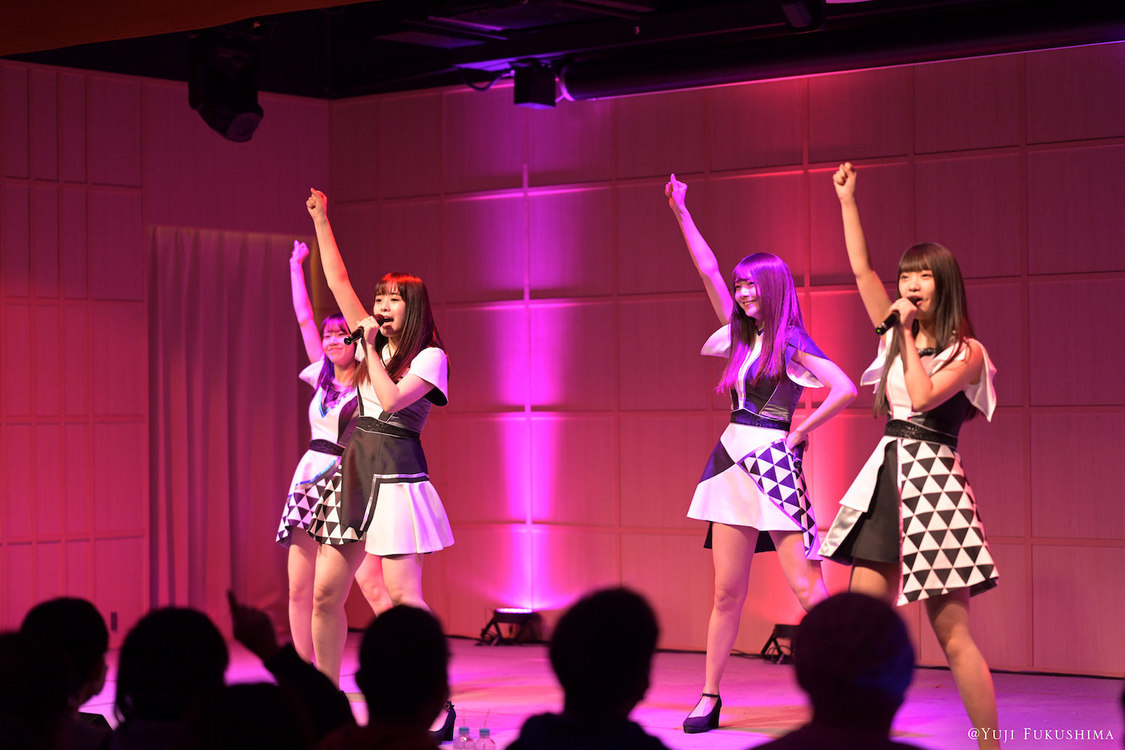 ＜夢みるアドレセンス×福島裕二写真展 -REUNION-＞より