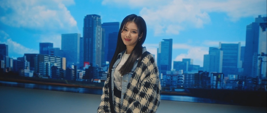 「卒業（Special Version）［with SANA］」MVより