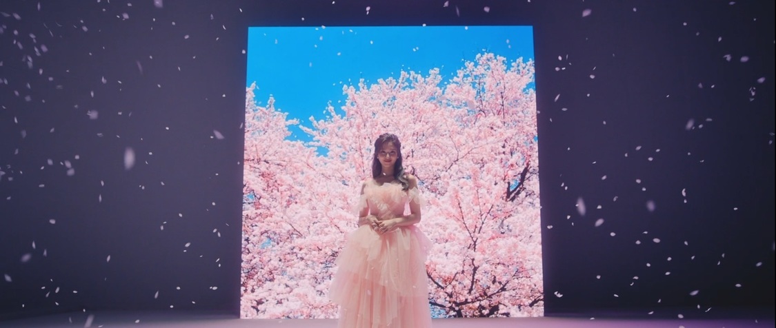 「卒業（Special Version）［with SANA］」MVより