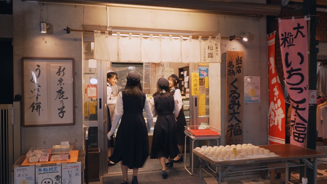 「僕はこの海を眺めてる」MVより　©STU／KING RECORDS