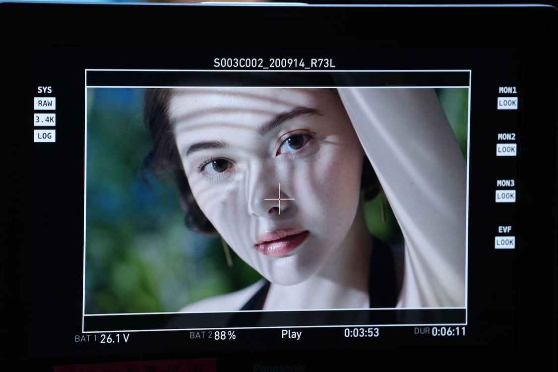 『サンカット プロディフェンス』新CM「輝くビーチへ」篇メイキング