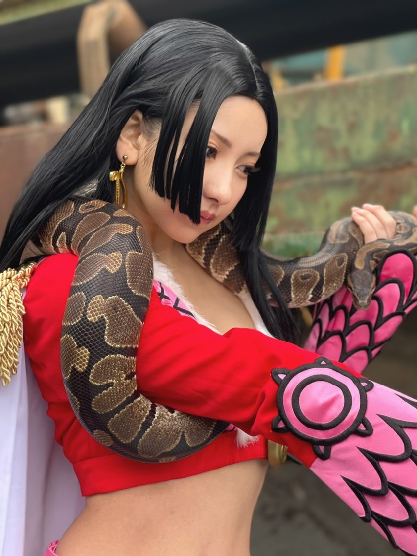 十味 自撮り写真（（C）集英社／週刊プレイボーイ）