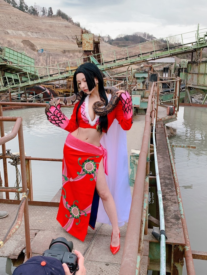 十味 自撮り写真（（C）集英社／週刊プレイボーイ）