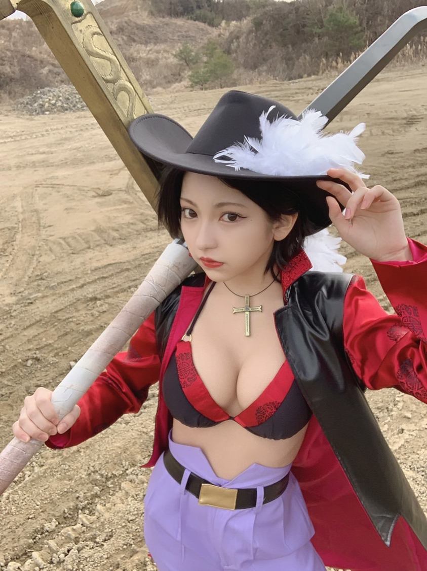 十味 自撮り写真（（C）集英社／週刊プレイボーイ）