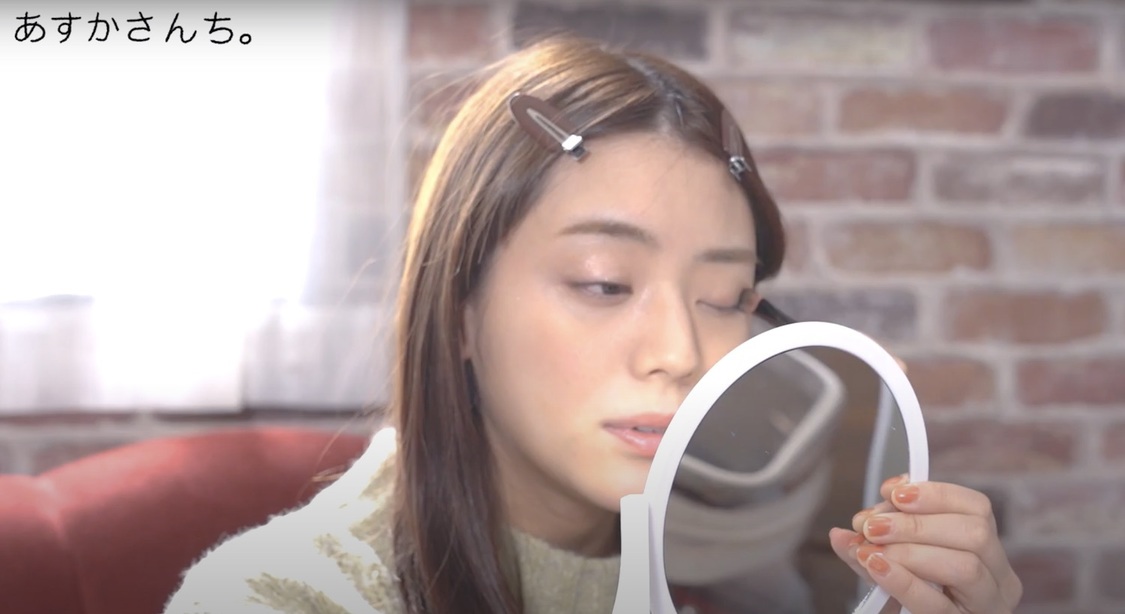 動画「お天気キャスターの作り方【毎日メイク】」より