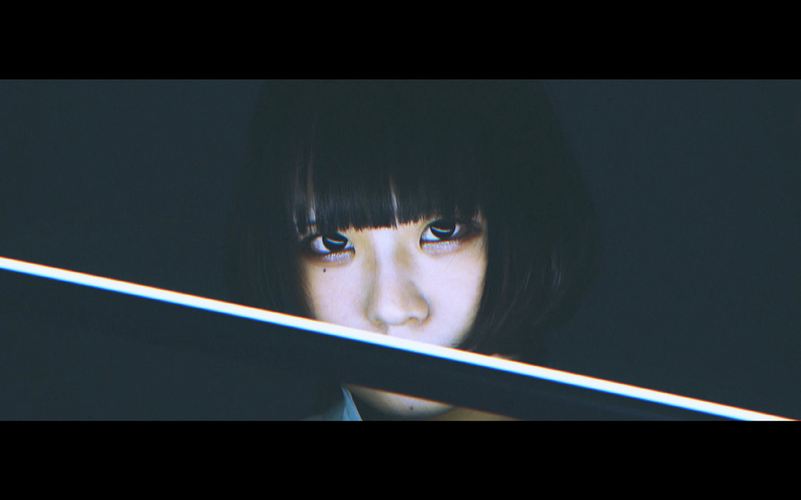 「Carry ON」ミュージックビデオより