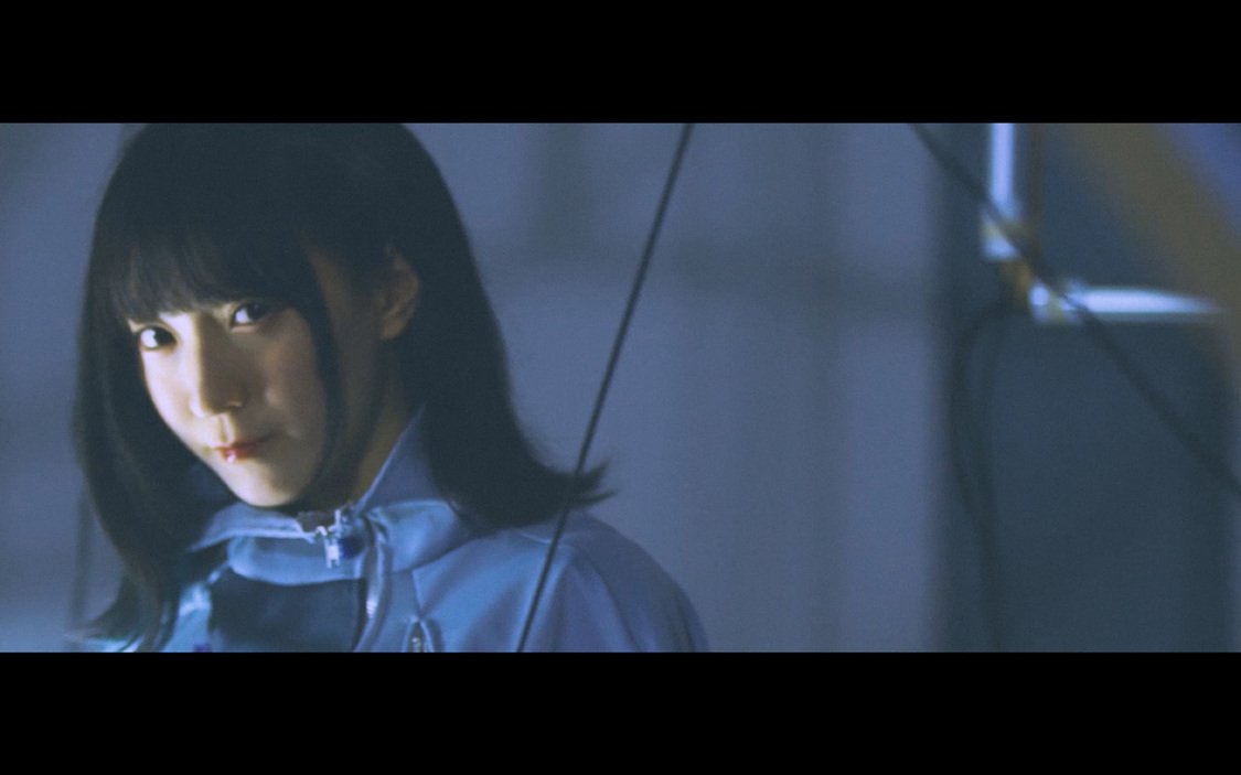 「Carry ON」ミュージックビデオより