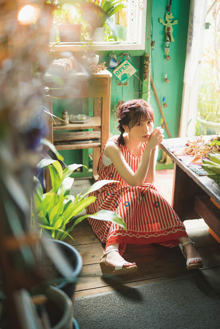 1st写真集『凛と』より