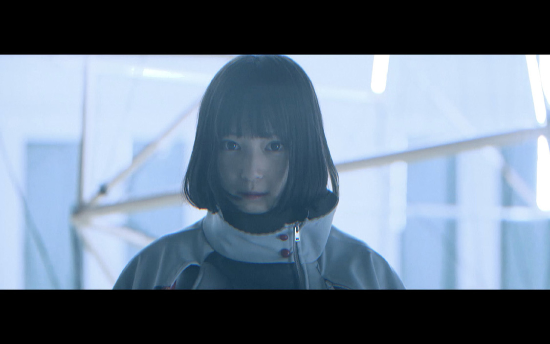 「Carry ON」ミュージックビデオより