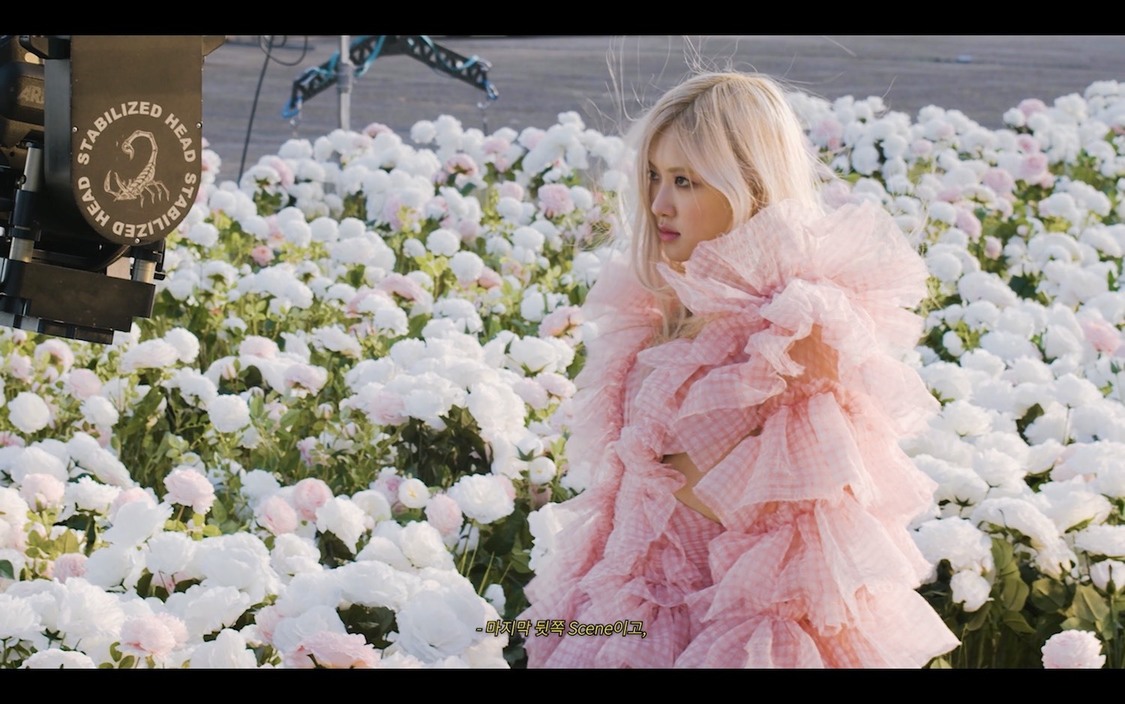 「On the Ground」MVより