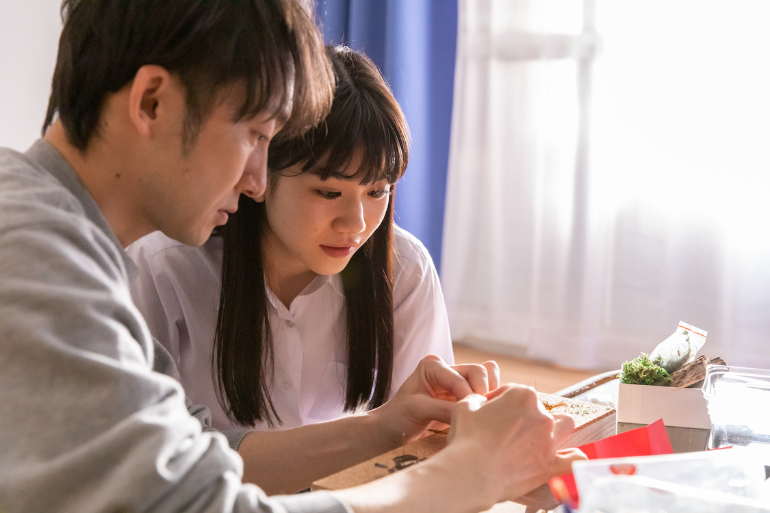 ©2021「聖なる蝶　赤い部屋」製作委員会