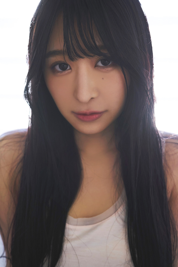 真島なおみ（撮影：髙橋慶佑／スタイリスト：毛塚由恵／ヘアメイク：ツジマユミ）