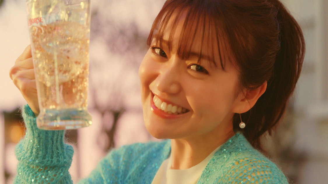 スコッチウイスキー『ホワイトホース』新TVCM「美味いほーっす」篇より