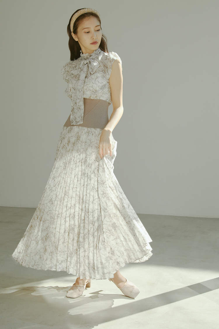 Web企画「SENSUAL MOOD feat.HINAKO SANO 女っぽく着るスナイデル」より