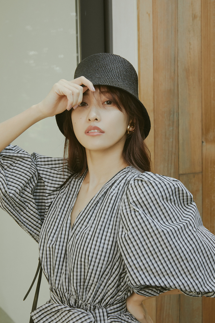 Web企画「SENSUAL MOOD feat.HINAKO SANO 女っぽく着るスナイデル」より