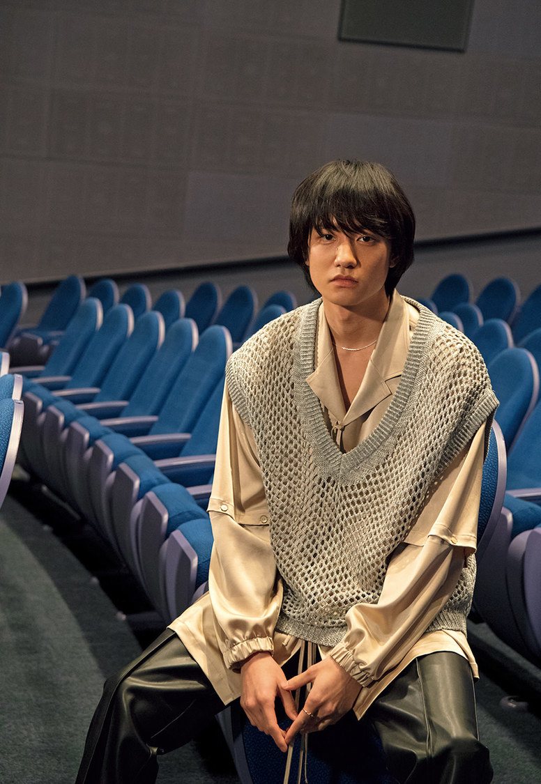 藤原季節（『装苑』 2021年5月号より／撮影：土屋純（文化出版局））